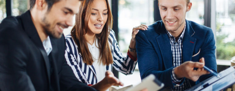 4 façons pour les dirigeants de créer un environnement de travail porteur